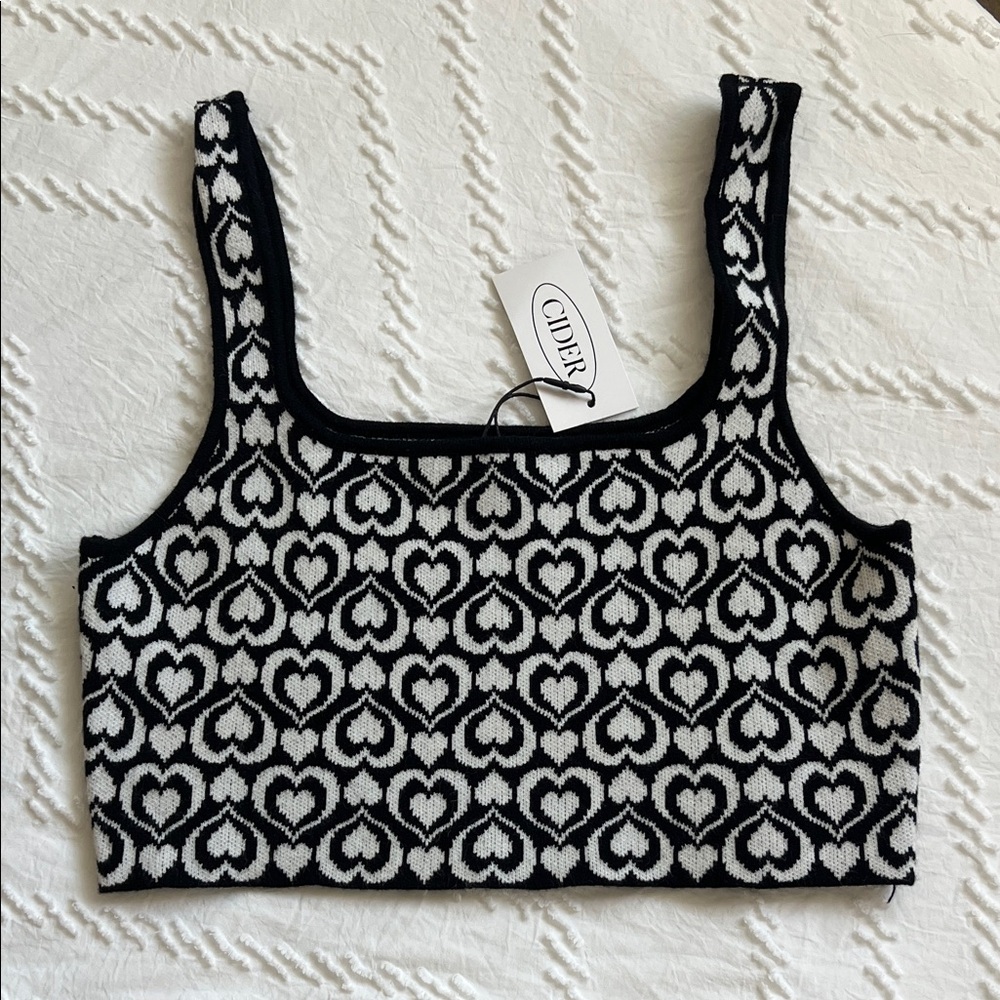 Cider Monochrome Heart Pattern Crop Top